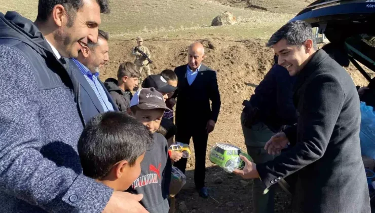 Kaymakam Mahir, Köylere Ziyaretlerle Sorunları Dinliyor